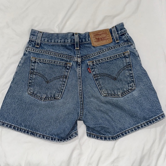 Vintage Levi Shorts - Picture 2 of 4